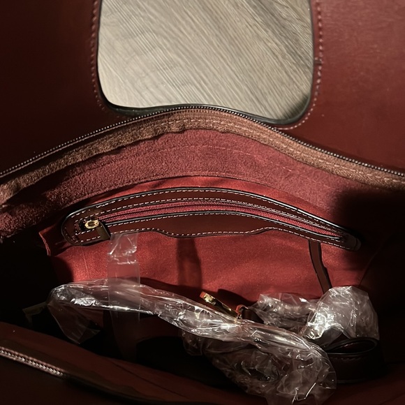 Gorgeous handbag… comes with shoulder strap! New. - Picture 2 of 4